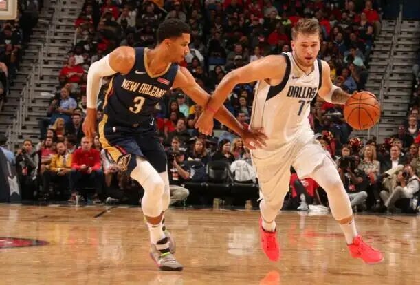  东契奇三节揽45分助独行侠大胜鹈鹕迎连胜